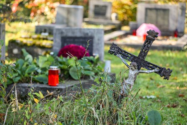 Zagreb: Psihijatrijsko groblje Vrapče ima upaljenu tek pokoju svijeću na blagdan Svih svetih