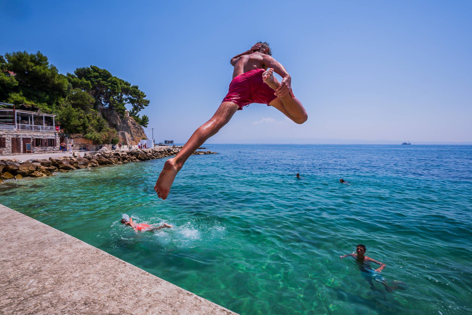 Ljetni ugodjaj na splitskoj plaži Firule