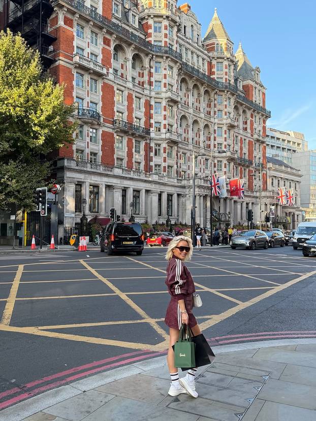 FOTO Maja otkrila što sve radi u Londonu: S njom išao  Tedeschi ml., ona objavila i fotku kreveta