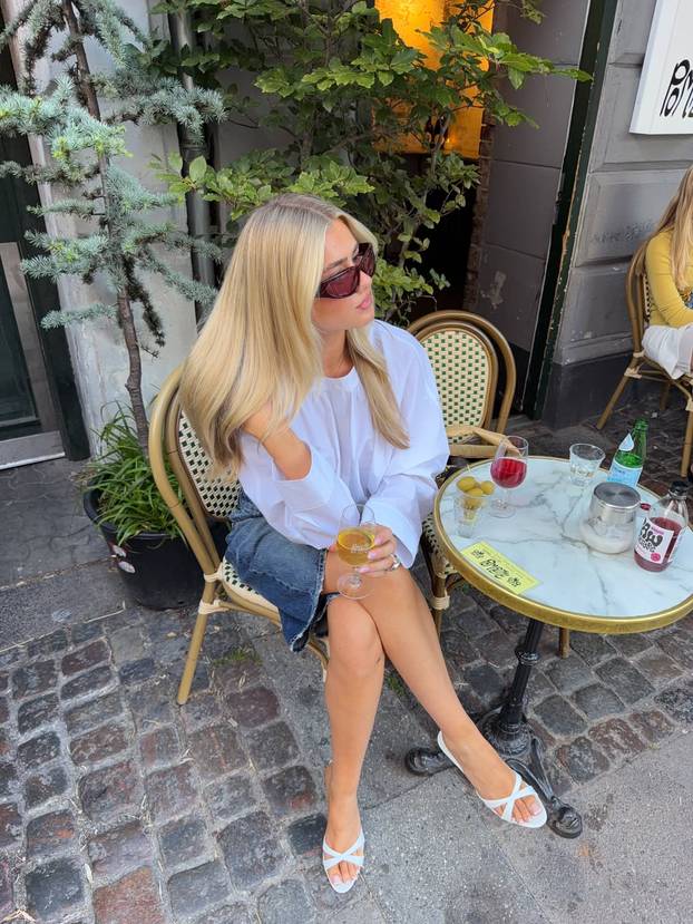 FOTO S 22 godine je postala seksi milijunašica, a godinama je skrivala mračnu tajnu