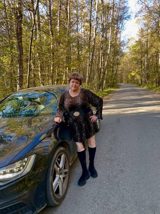 FOTO Ima 70 godina i šokira internet izazovnom odjećom: 'Život ne prestaje kad ostariš'