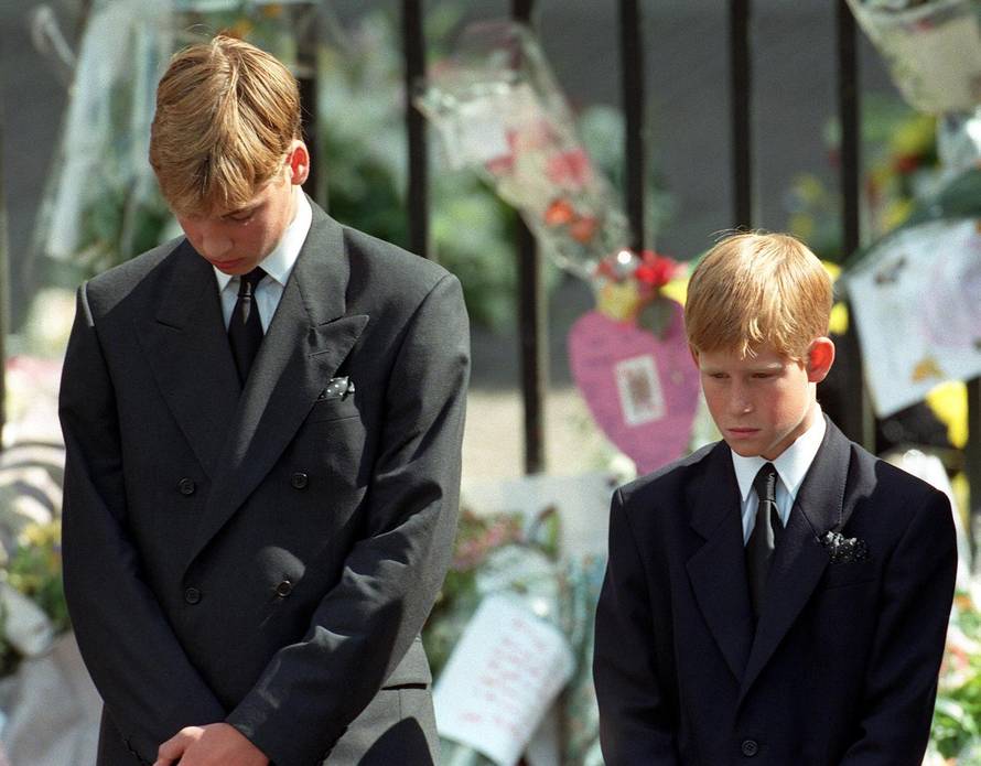 London: Suveniri koje skupljaju obožavatelji povodom 20. godišnjice smrti princeze Diane