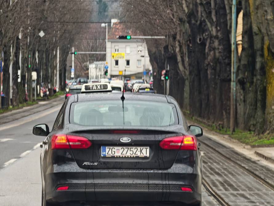 FOTO Isprobali smo Xiaomi 17 Ultra: Fotić koji želi biti telefon