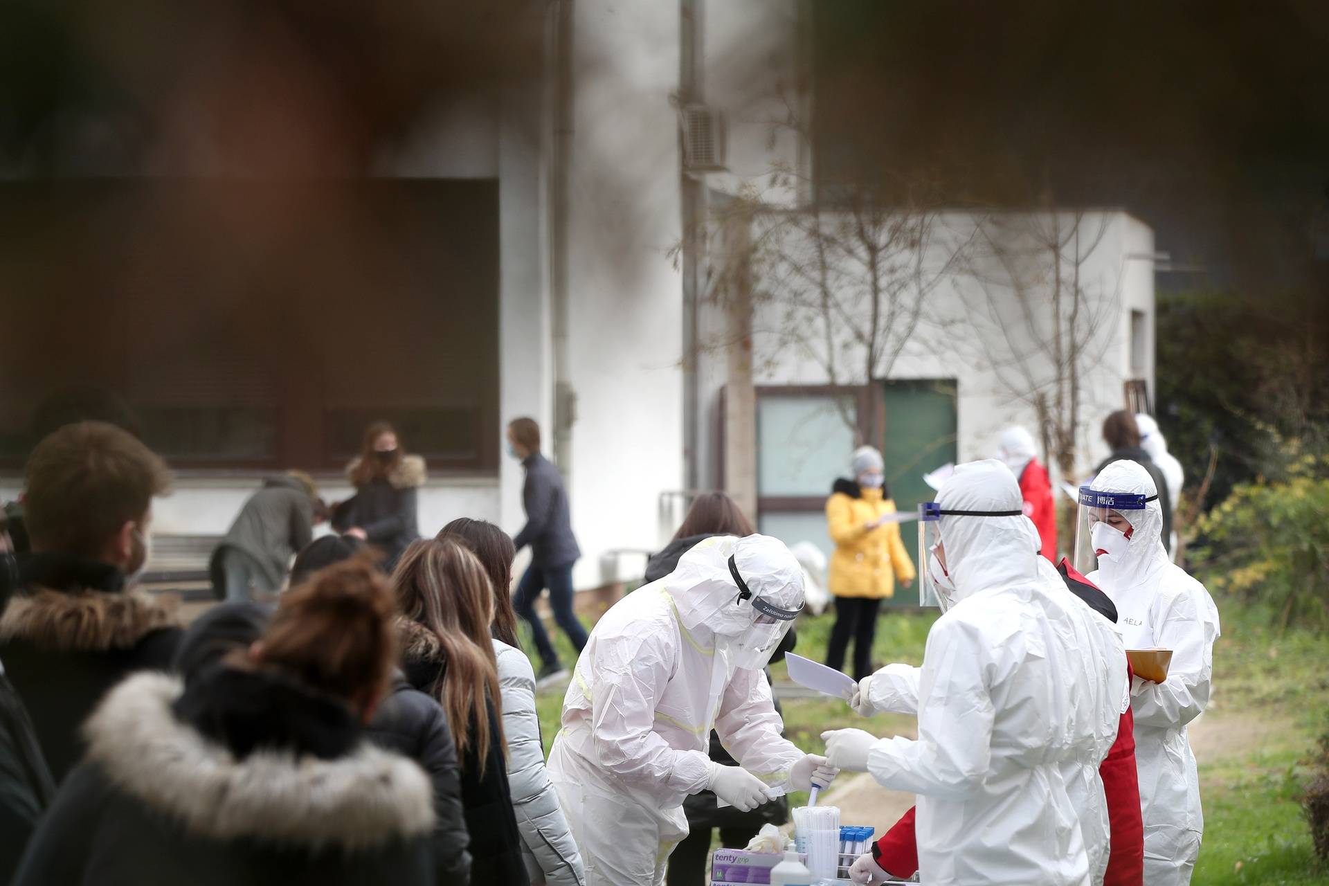 Zagreb: Počelo antigensko testiranje testiranje u srednjim školama