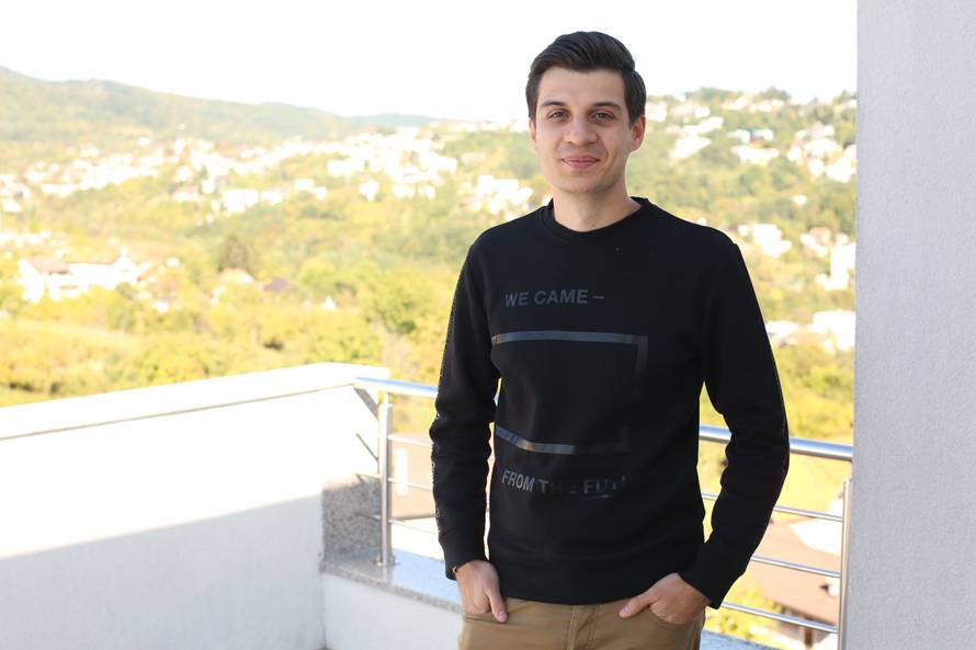 'Cure me se boje': Nikola jelom zavodi, ima recept za prvi spoj