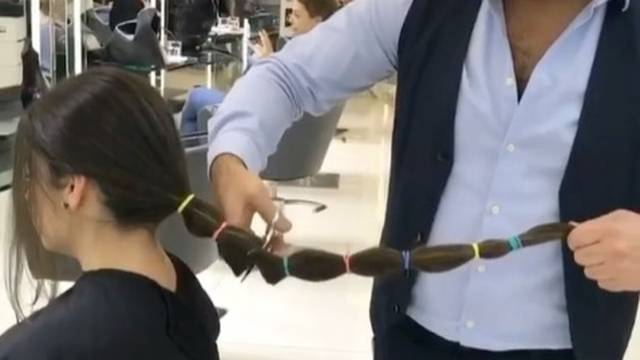 Ova djevojka je žrtvovala dugu kosu - vrijedilo je nove frizure