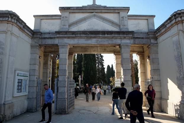 Zadar: Blagdan Svih svetih na Gradskom groblju