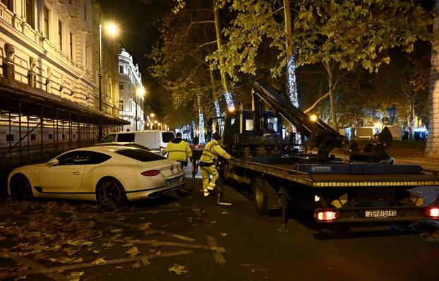 FOTO Prva 'žrtva' Adventa koja se nepropisno parkirala: Pauk dignuo Bentley iz Njemačke