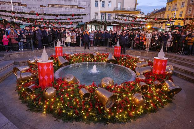 Zagreb: Paljenje prve adventske svije?e