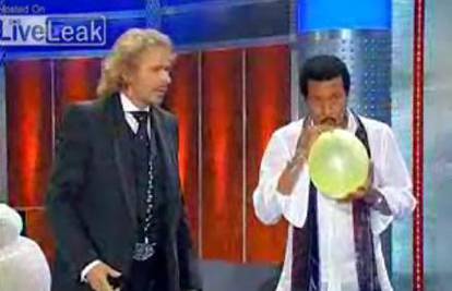 Lionel Ritchie pjevao na heliju na javnoj televiziji