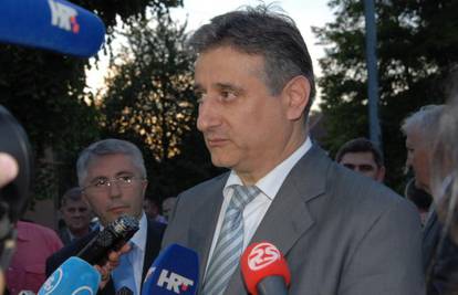 Karamarko: Na zidovima neće biti moje slike, živ sam čovjek