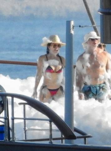 Jeff Bezos i Lauren Sanchez priredili rasko&scaron;nu pjena-zabavu kod Cresa uo&ccaron;i vjen&ccaron;anja u Veneciji