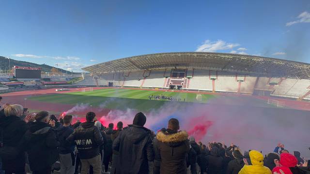 VIDEO Pogledajte spektakl na treningu Hajduka! Torcida  stigla na zadnji trening uoči Dinama