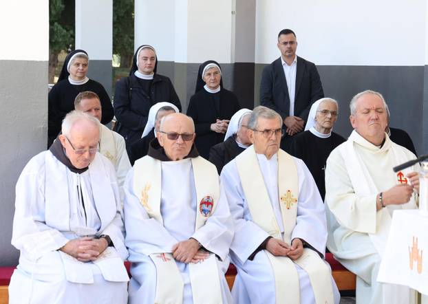 Šibenik: Na blagdan Svih svetih misno slavlje predvodio je mons. Tomislav Rogi?