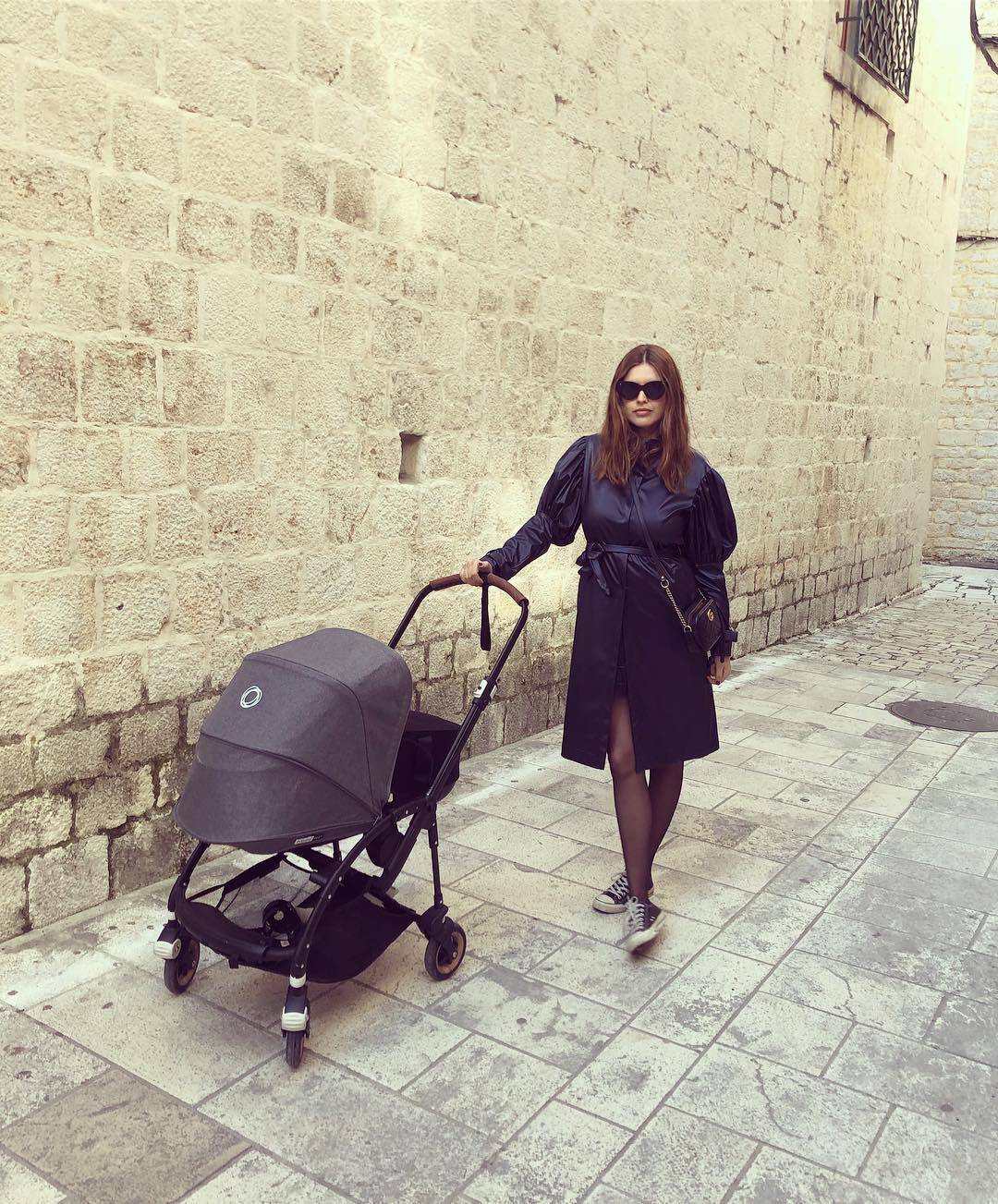 Mame u šetnji: Nataša i Anita modno se uskladile s bebama