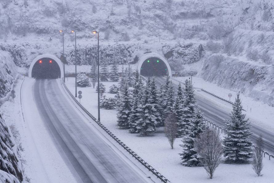 Zimski uvjeti na autocesti A1 kod čvora Otočac