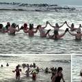 VIDEO Vani debeli minusi, voda jedva iznad nule, ali Kanađanke to ne smeta: Otišle na kupanje!