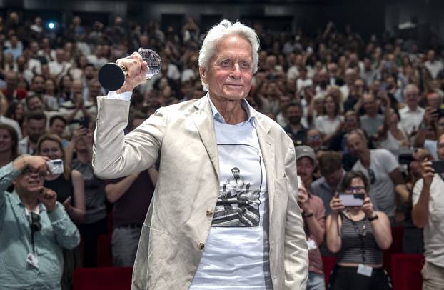 05.07.2025, Karlovy Vary Producenti Michael Douglas a Paul Zaentz uvedou film, p&rcaron;&iacute;jezd na &ccaron;erven&yacute; koberec.  P&Rcaron;ELET NAD KUKA&Ccaron;&Ccaron;&Iacute;M HN&Iacute;ZDEMMezin&aacute;rodn&iacute; filmov&yacute; festival Karlovy Vary .  KVIFF 2025.