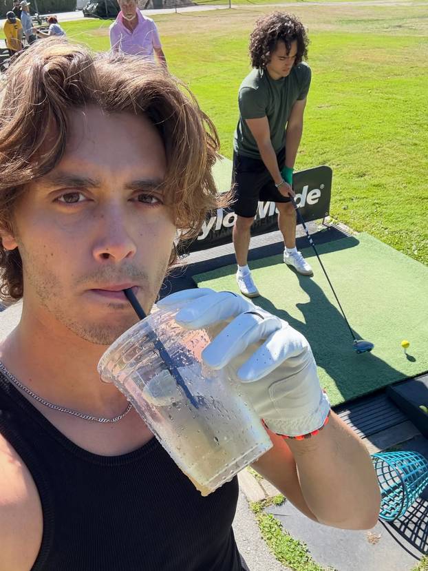 FOTO Zgodni dečki o kojima svi pričaju: Ovo je glumačka postava hit serije "Off Campus"