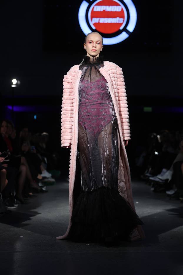 DIPMOD_10 - modna revija diplomskih kolekcija studenata Sveučilišta u Zagrebu Tekstilno-tehnološkog fakulteta