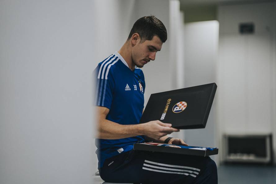 Dinamo pustio u prodaju dres iz 1990.  sa zvijezdom na grbu u kojem je Boban udario milicajca