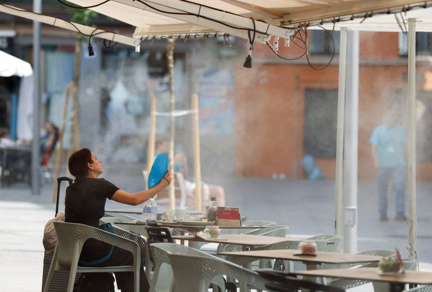 Spain faces first summer heatwave