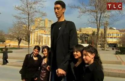 Najviši čovjek na svijetu u realityju traži lijek za rast