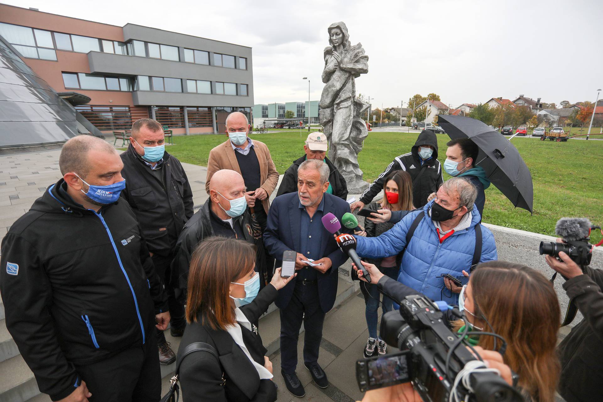 Zagreb: Oko crkve BDM Anđeoske u Dubravi zasađeno je 250 mladih stabala