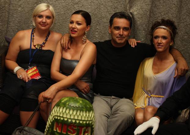 ARHIVA - 2009. Split: Uz hitove Dina Dvornika obožavatelji igrali picigin na Ba?vicama