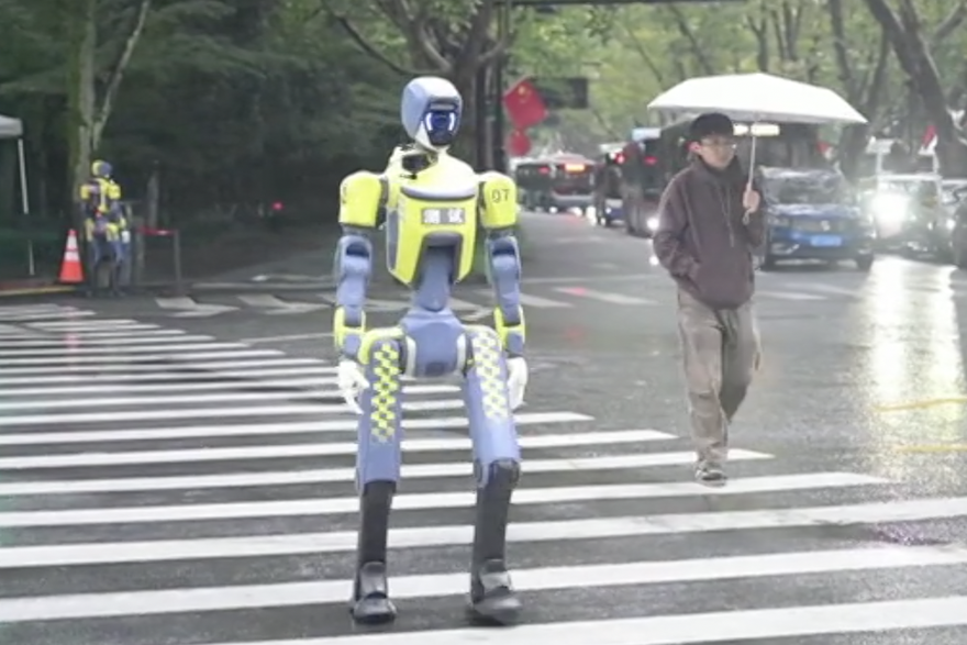 Roboti prometni policajci izlaze na ulice Hangzhoua radi testiranja povodom Nacionalnog dana