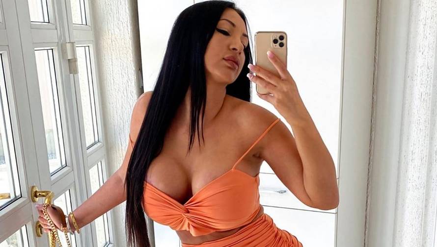 BB Sabina Santl pozirala u mini bikiniju pa je napali: Nije u redu da se udana žena fotka gola...