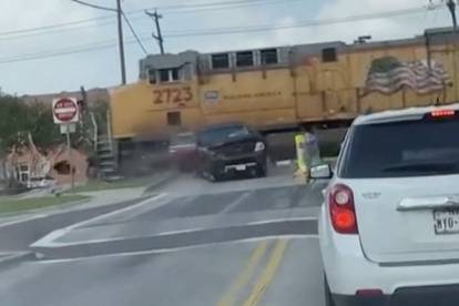 U zadnji tren izbjegli smrt: Auto im zapeo na tračnicama pred jurećim vlakom