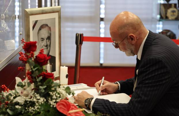 Split: Komemorcija za Juricu Gizdića, novinara i Hajdukovog kroničara