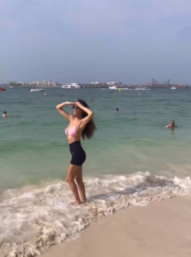 FOTO Prava ljepotica: Nova supruga slovenskog premijera ne boji se pozirati u tangama