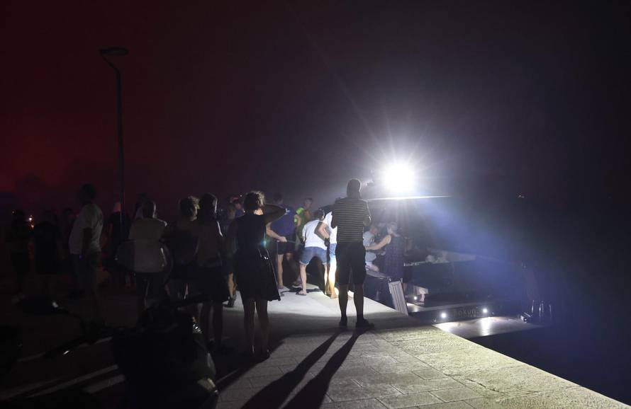 Omiš: Katastrofalna noć na požarištu kod Omiša.