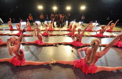 Plavuše žele srušiti svjetski rekord u grupnom plesu 