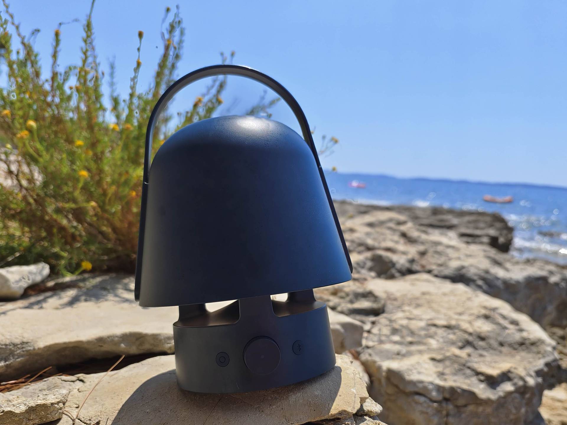 Ikea Vappeby je zvučnik-lampa koja  će se trajno useliti u vaš vrt