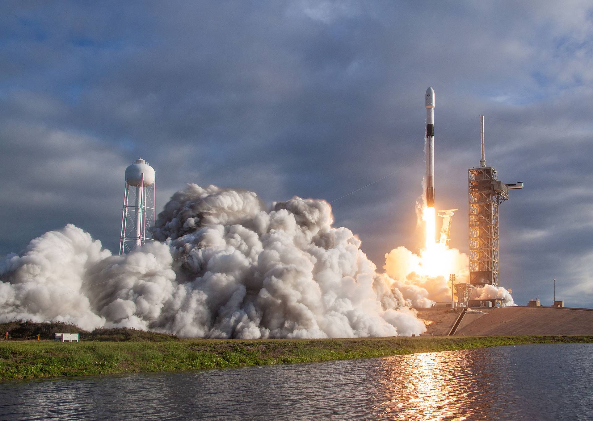 Novi rekord za SpaceX: Čak 64 satelita lansirali u jednoj raketi