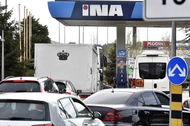 Šibenik: Gužve na benzinskim postajama zbog najavljenog poskupljenja