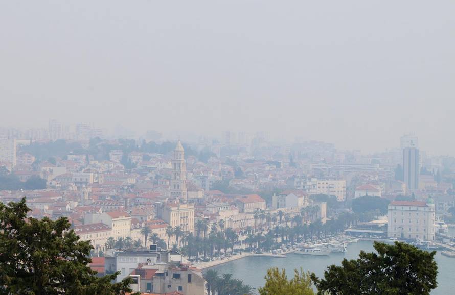 Split  prekriven dimom zbog požara kod Tomislavgrada