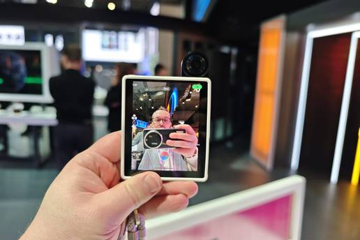 VIDEO Testirali smo potpuno druga&ccaron;iji telefon:  Mini IKKO ima dva OS-a i preklopnu kameru