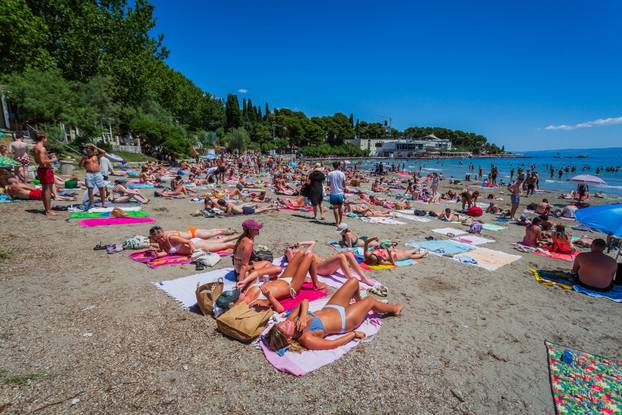 Split: Kupači na plaži Bačvice