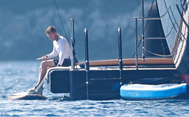 Lastovo: Poznati na jahti Jeffa Bezosa zabavljali se na palubi i u moru