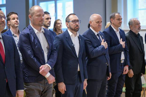 Zagreb: Obilazak obnovljene Prve ekonomske gimnazije