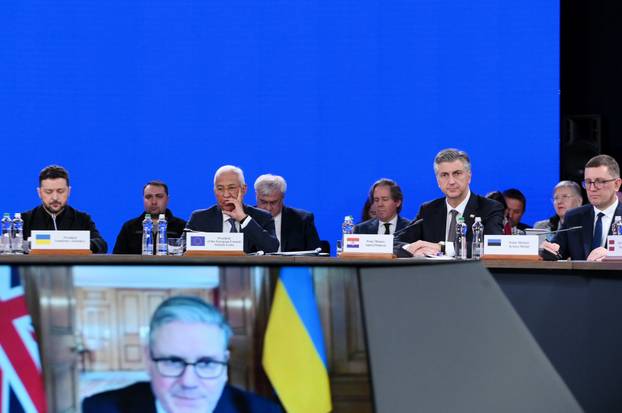 FOTO Plenković zapalio svijeću na obljetnici rata u Ukrajini