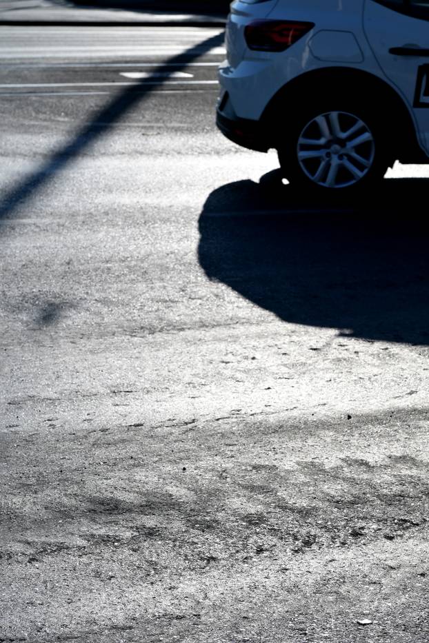 Zagreb: Oštećenja na kolniku nakon prolaska oklopnih vozila tijekom vojnog mimohoda