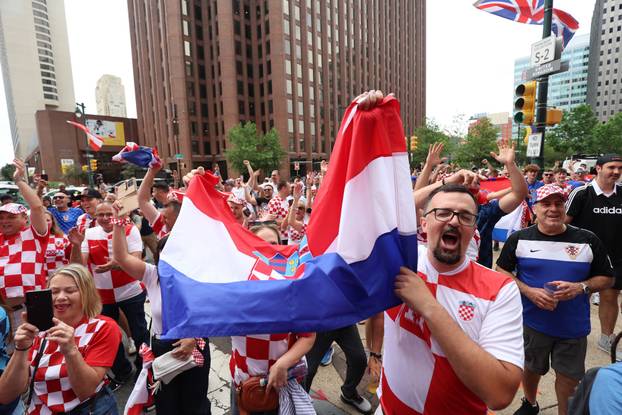 SP 2026 Philadelphia: Navijači se okupljaju prije razvijanja hrvatske zastave uoči utakmice s Ganom