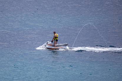 U Dubrovniku sve više turista, a plaža Banje svaki je dan punija