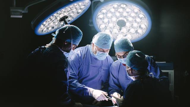 Muškarca u Australiji zapalili kirurzi na operacijskom stolu