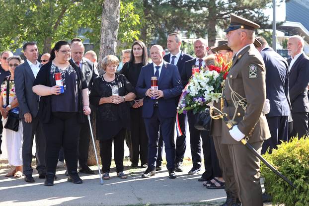 Vukovar: Polaganje vijenaca na spomen obilježju nestalim osobama u Domovinskom ratu